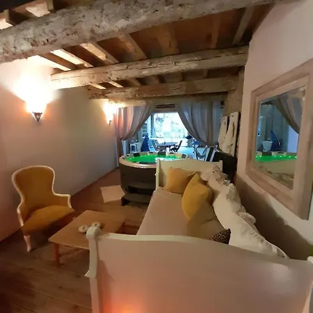 Ferienhaus La Maisonnette Avec Spa, Piscine Et Climatisation *