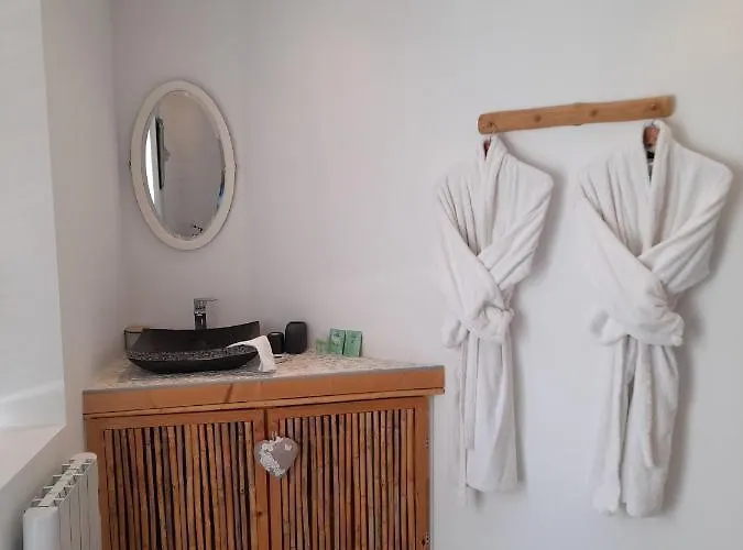 La Maisonnette Avec Spa, Piscine Et Climatisation 度假居