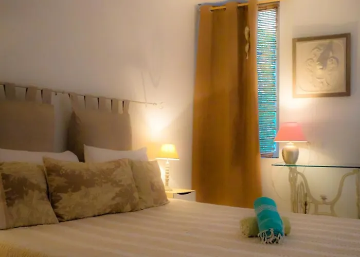 La Maisonnette Avec Et Piscine Hébergement de vacances Sainte-Valière